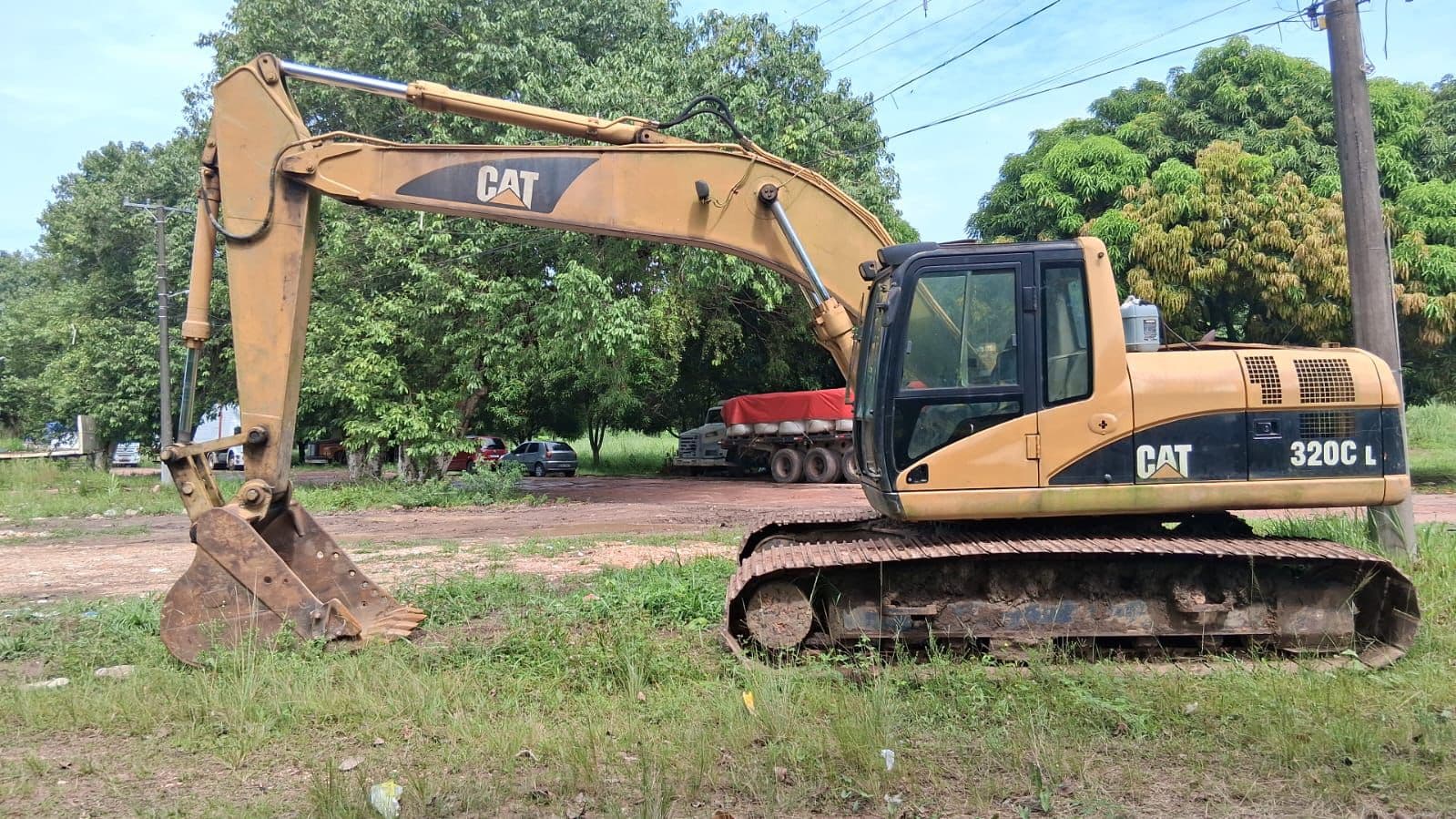Lote 1543 - Escavadeira